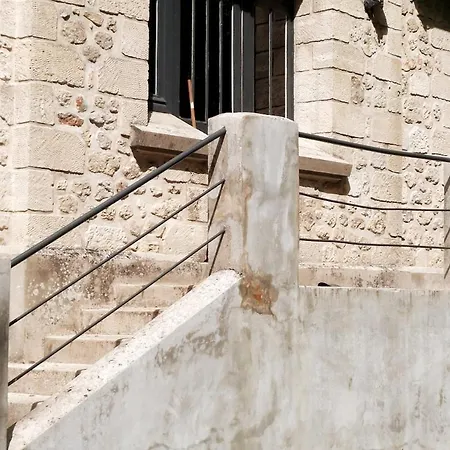Chateau Des Chainees *