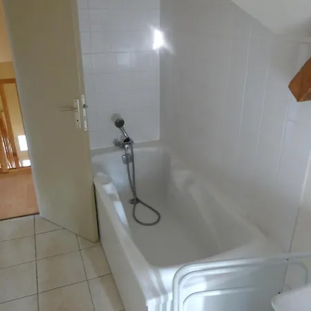 Du Château Des Chaînées