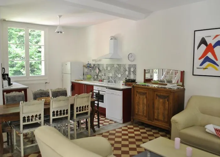 Du Chateau Des Chainees Chevregny