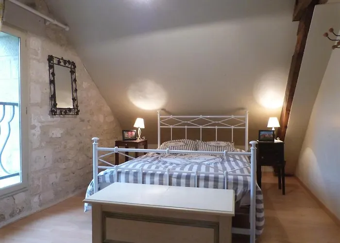 Du Chateau Des Chainees 公寓 *