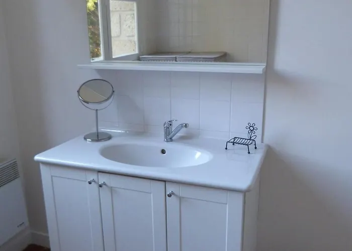 Du Chateau Des Chainees 公寓 *