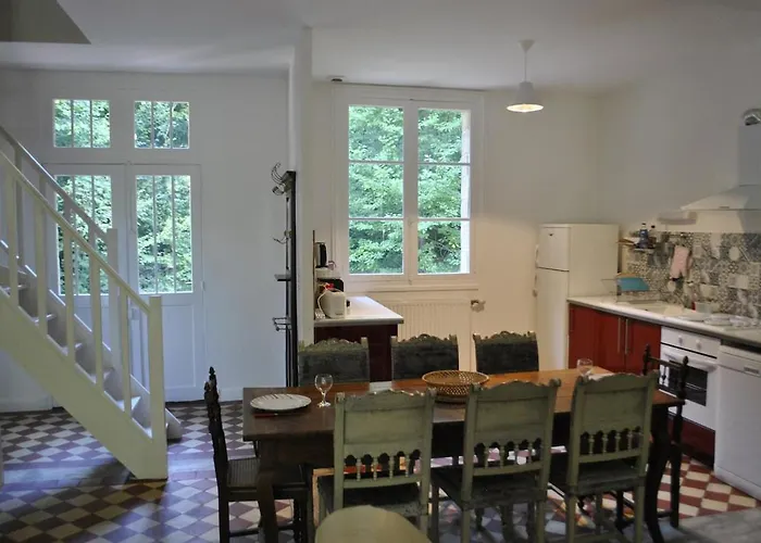 Du Chateau Des Chainees * Chevregny