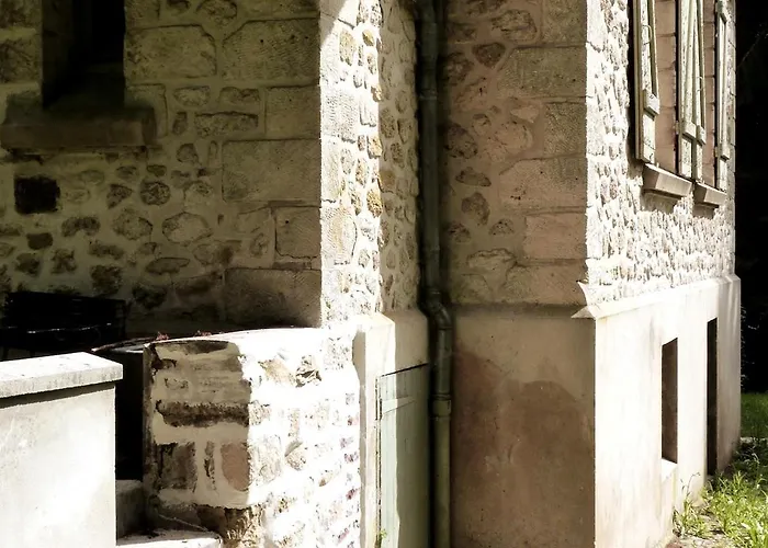 Du Chateau Des Chainees 公寓