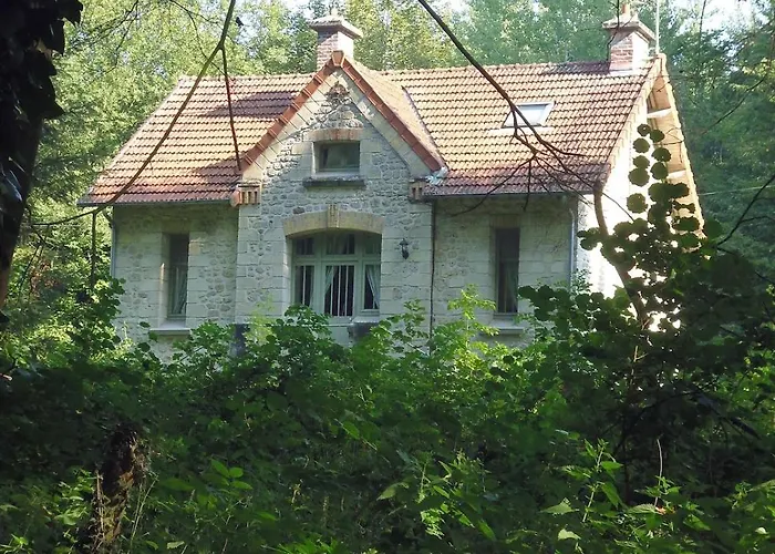 Du Chateau Des Chainees 公寓